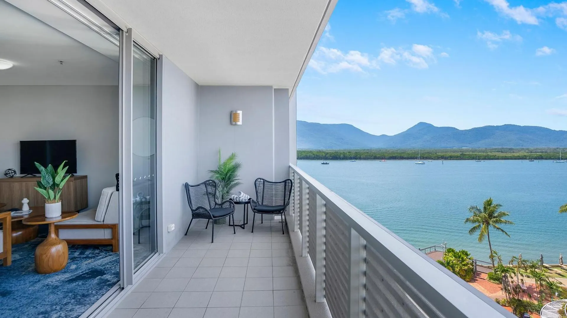 Central Haven Couples Retreat At Harbour Lights Cairns