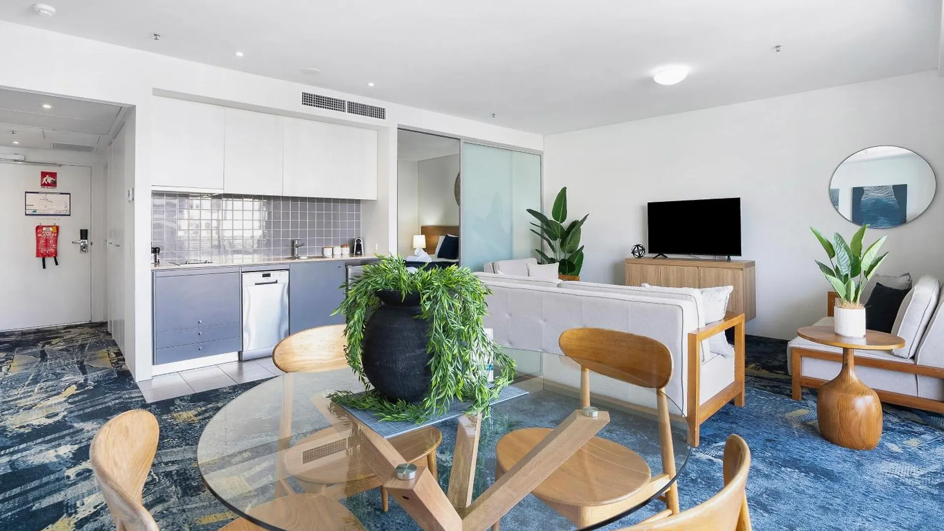 Central Haven Couples Retreat At Harbour Lights Cairns Apartment