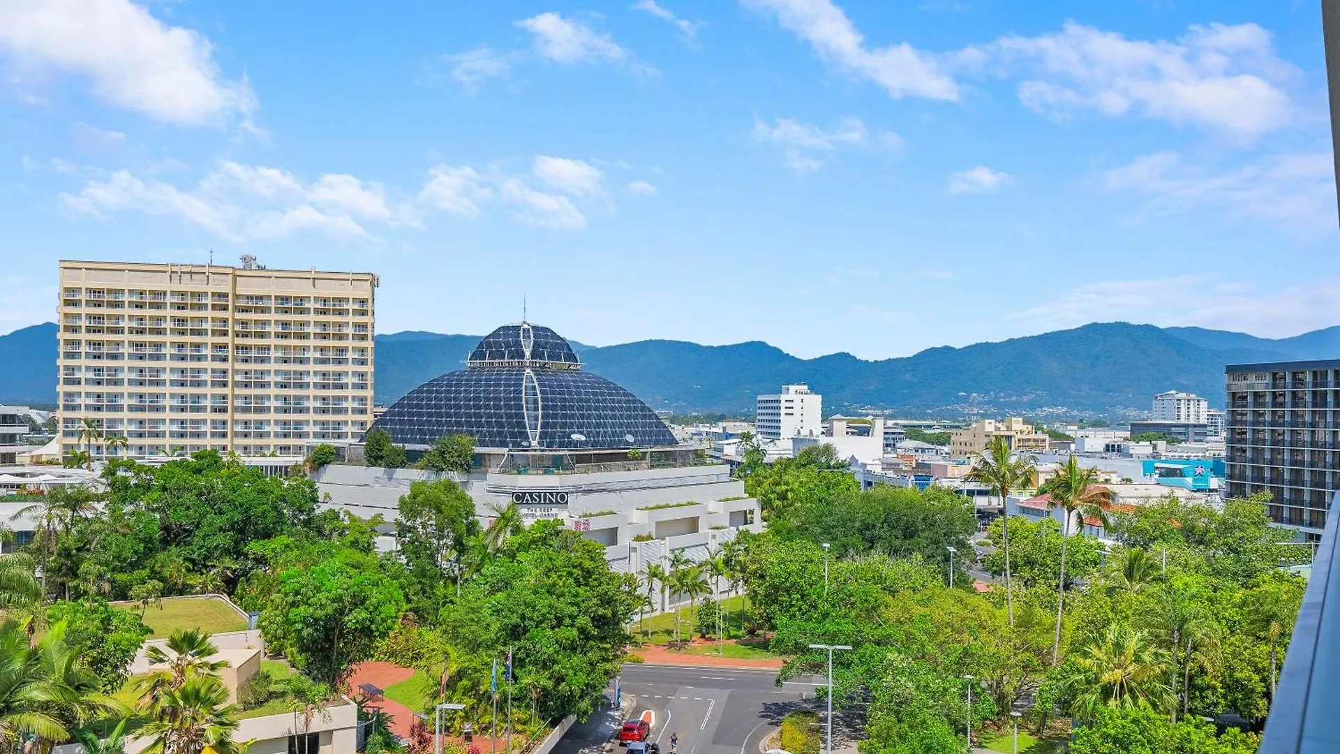 Apartment Central Haven Couples Retreat At Harbour Lights Cairns Australien